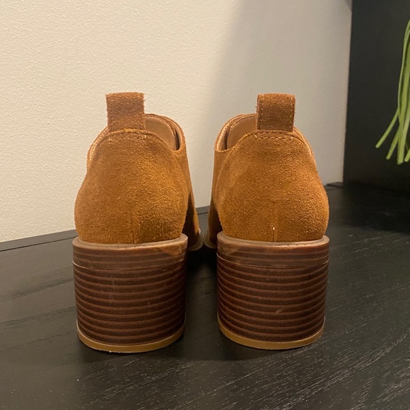 Extremely cool block-heel Tan Suede Women's Buck Shoes - Picture 4 of 5